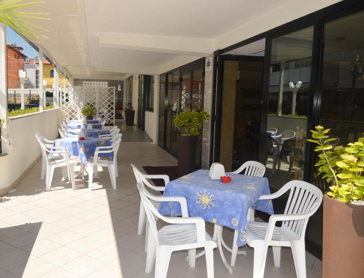 Hotel Karin Marebello Kültér fotó
