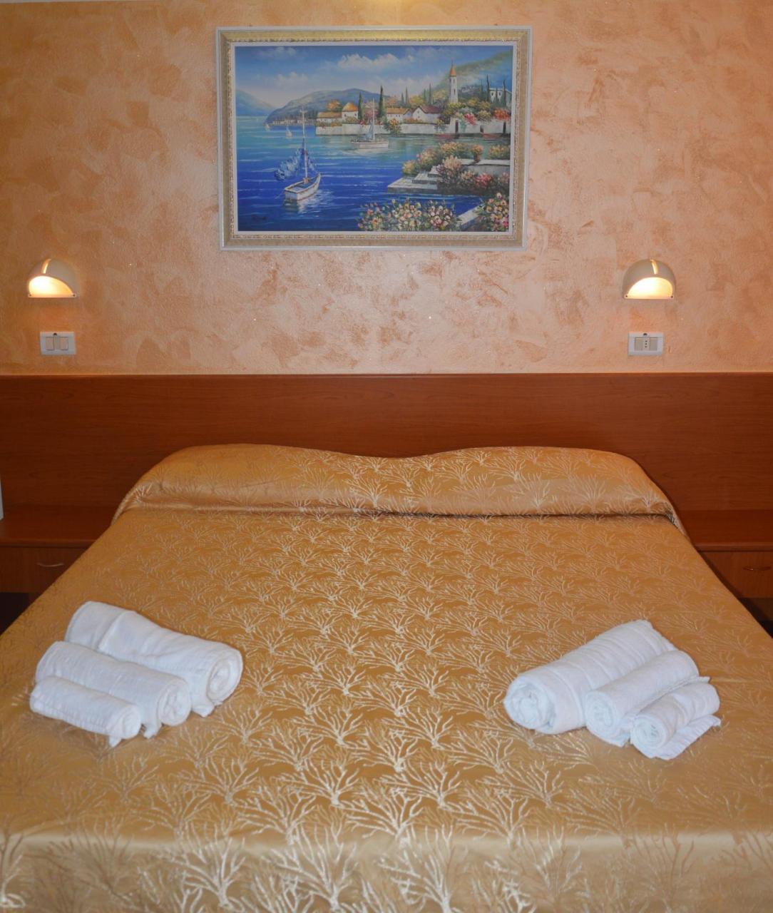 Hotel Karin Marebello Kültér fotó