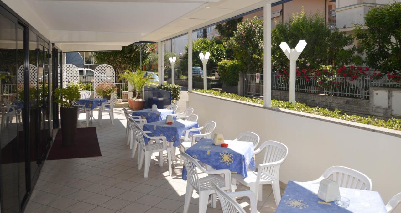 Hotel Karin Marebello Kültér fotó