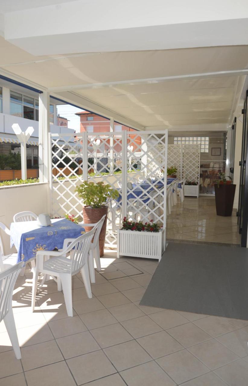 Hotel Karin Marebello Kültér fotó