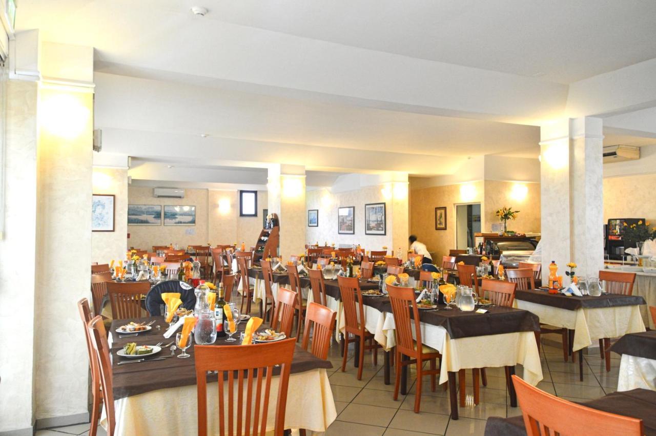 Hotel Karin Marebello Kültér fotó