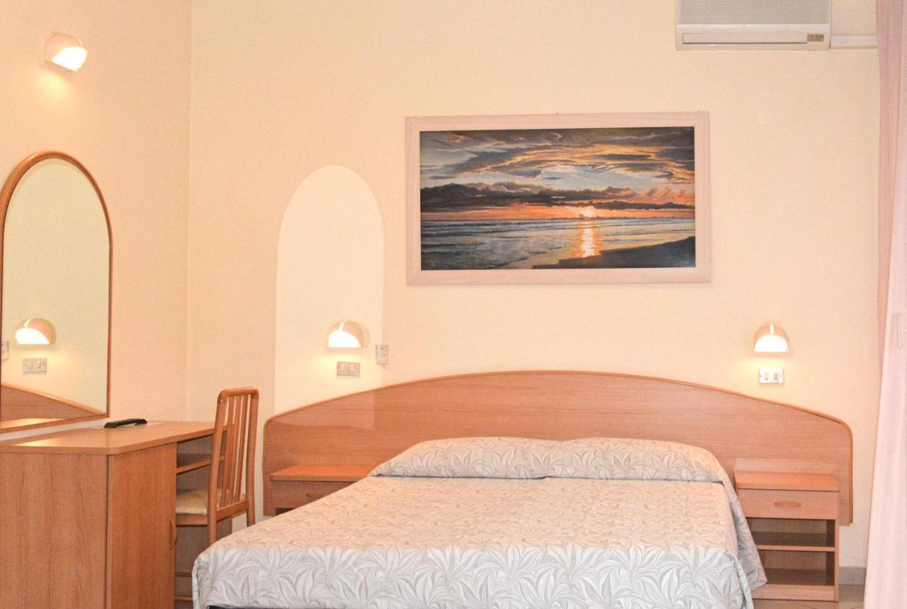 Hotel Karin Marebello Kültér fotó