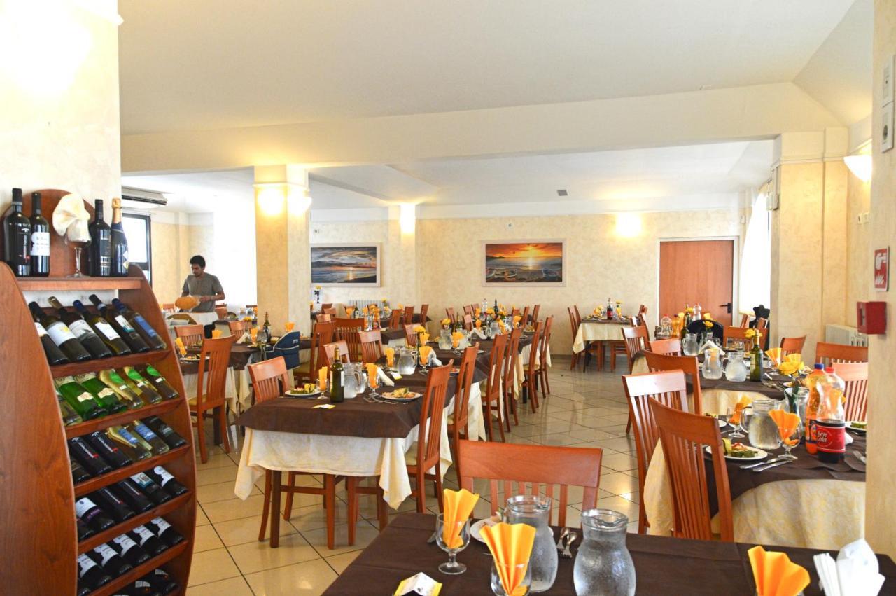 Hotel Karin Marebello Kültér fotó