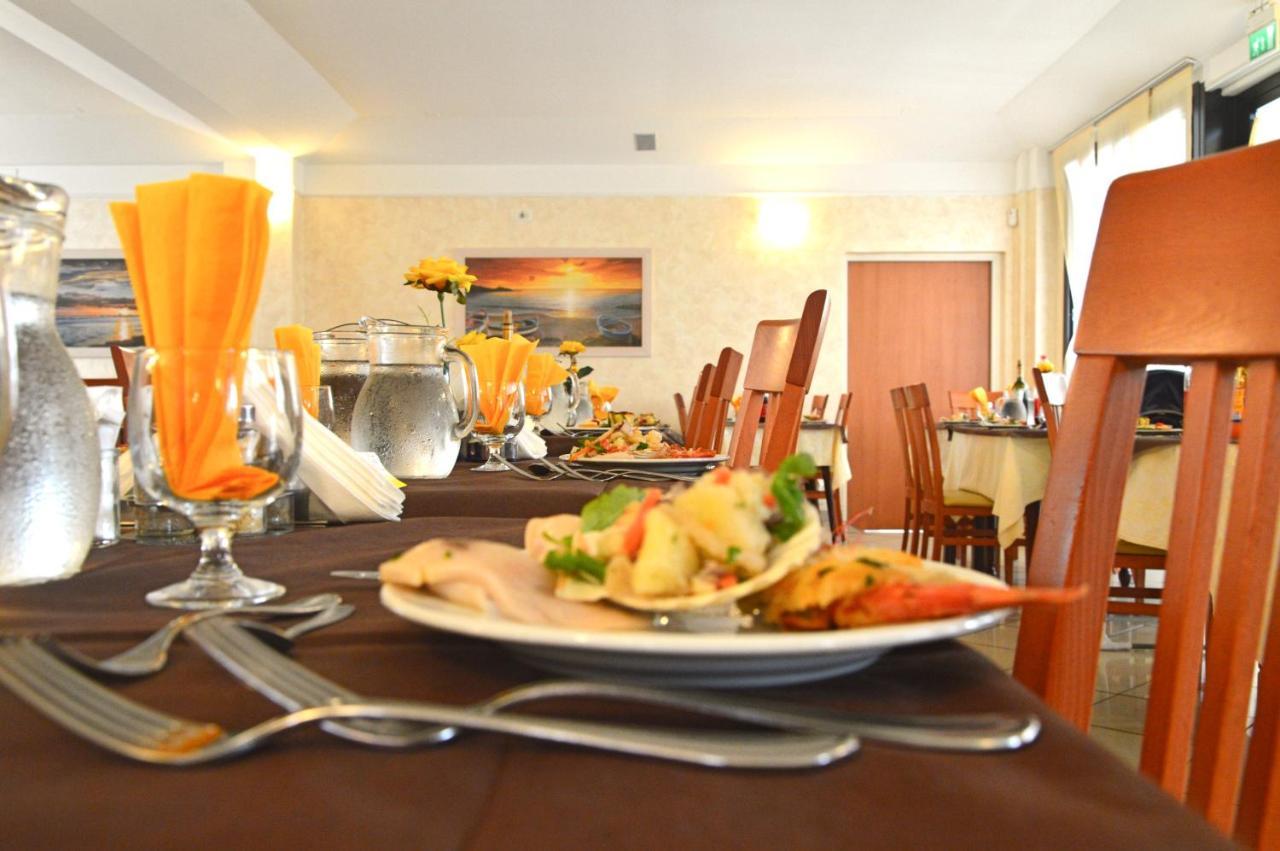 Hotel Karin Marebello Kültér fotó