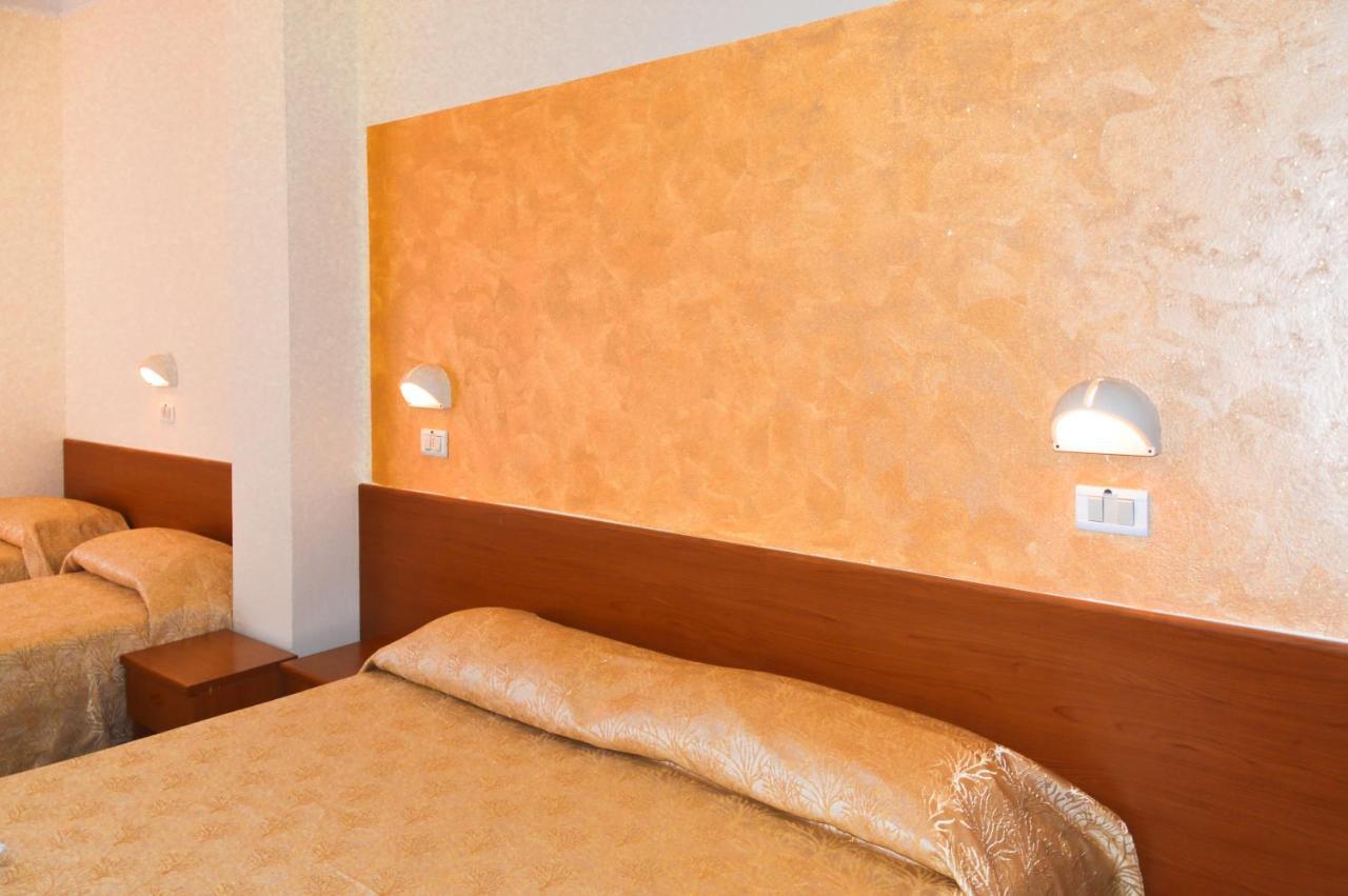Hotel Karin Marebello Kültér fotó