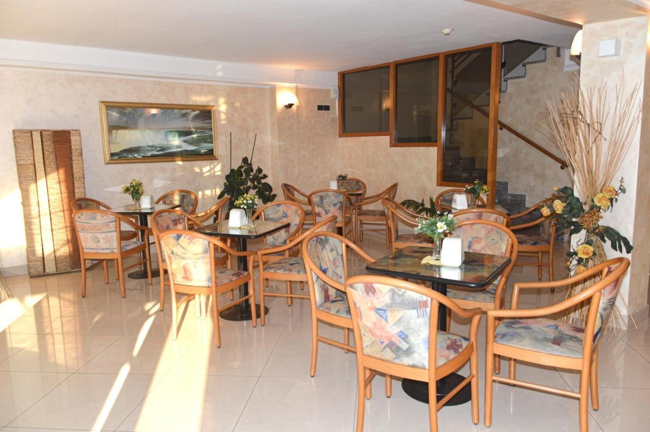 Hotel Karin Marebello Kültér fotó