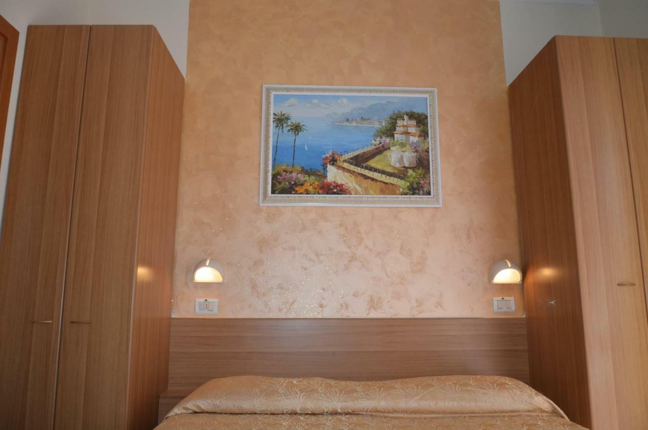 Hotel Karin Marebello Kültér fotó