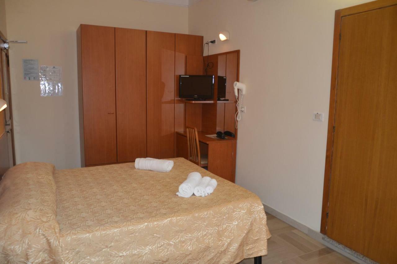 Hotel Karin Marebello Kültér fotó